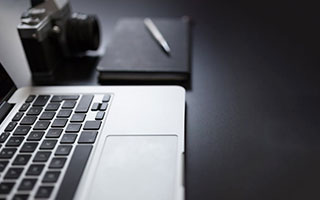 揭秘‘玩偶姐姐’的真实身份：从校园到镜头前的双面生活