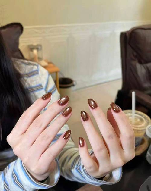 女明星都涂指甲油吗_涂指甲油的女明星_明星涂指甲油最好看的女人