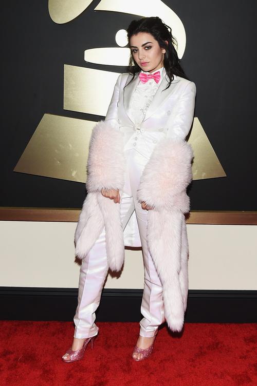 娱乐圈头条怎么样_娱乐圈头条说的什么_又得上头条娱乐圈