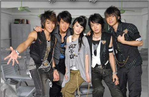 飞轮海 成员现状 台男团 发展历程_吴尊退出娱乐圈了吗