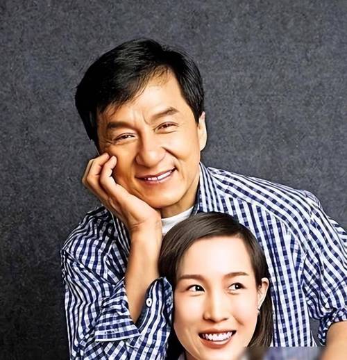 成龙搂女明星_成龙与女明星辣眼_成龙和女明星亲密