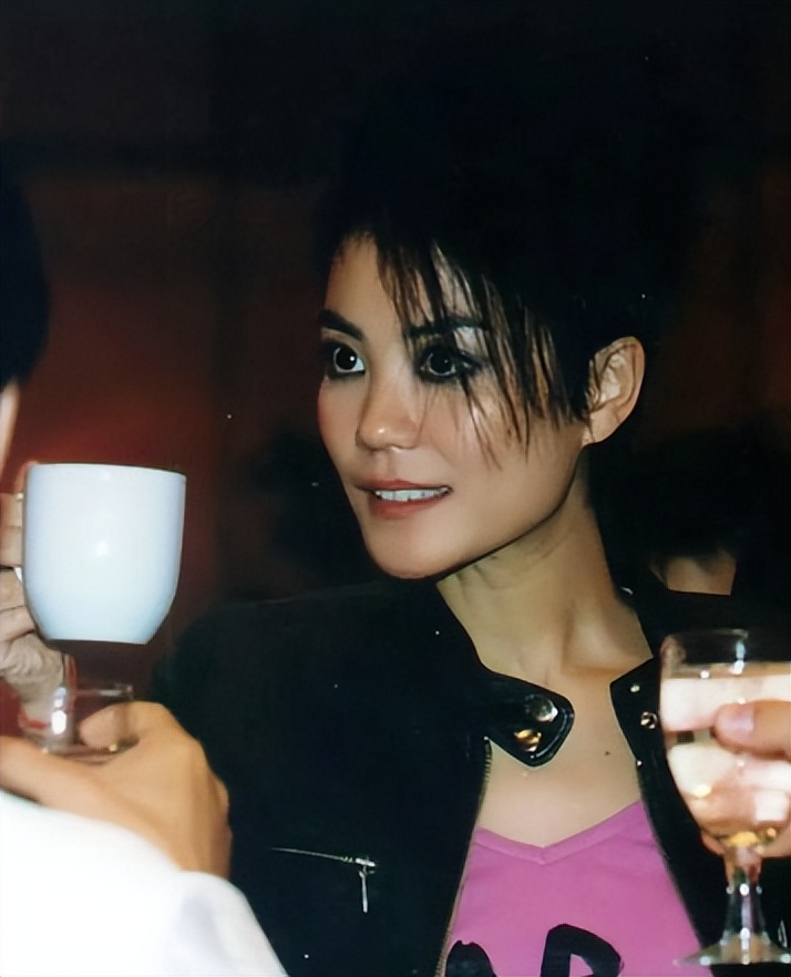 娱乐圈女明星酒量排行_女明星娱乐排行榜_酒桌女神酒量排名