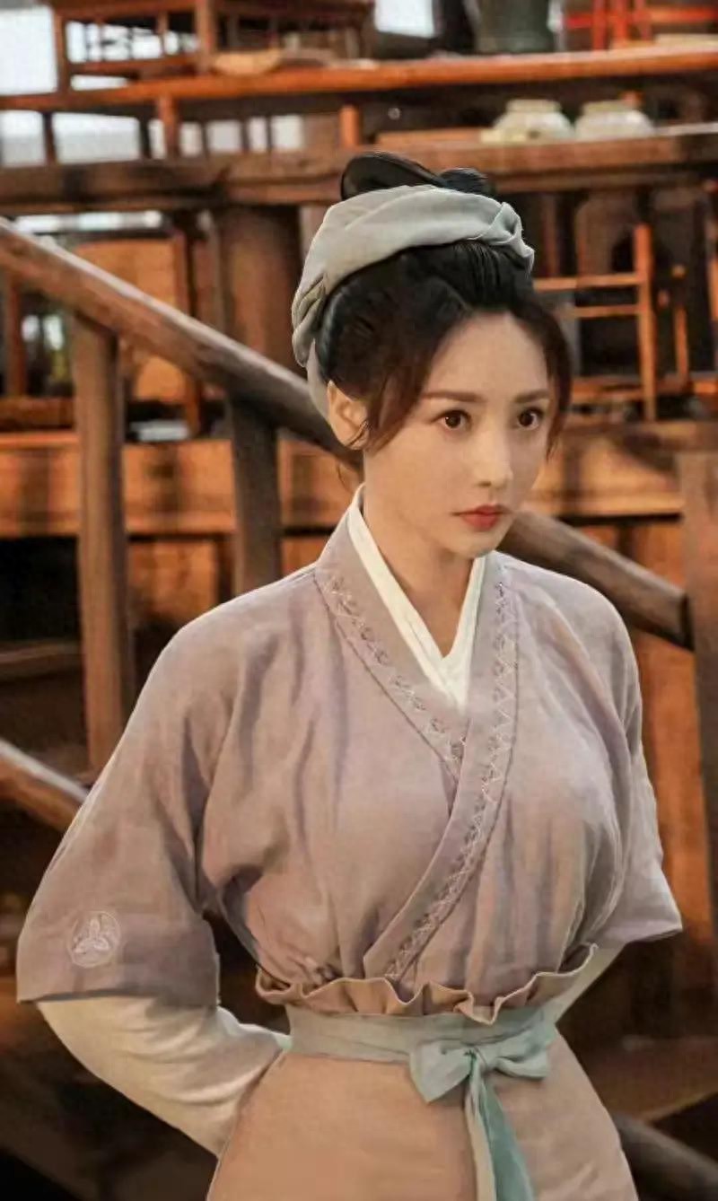 不修图不节食，这5位“大骨架”女星，狠狠扯下内娱遮羞布