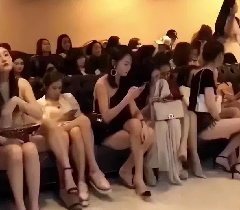 名媛群拼奢侈品_上海名媛脚气事件_有脚气的女明星