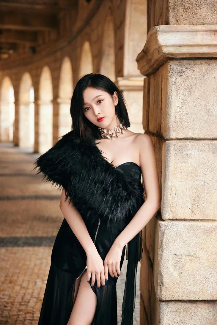 春季时尚趋势_女明星红毯穿搭_晚装女明星