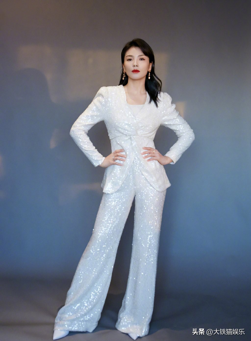 女明星黑发_离开滤镜显黑的女明星_皮肤黑的女明星