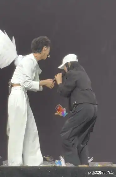 伊能静直播真实状态_女明星直播间_女明星卸妆前后对比