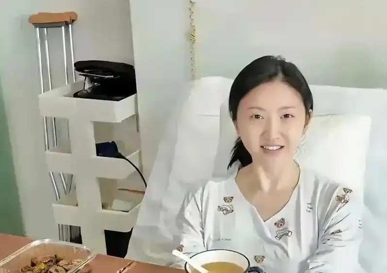 娱乐圈真实素颜_国内雀斑多的女明星_明星卸妆前后颜值对比